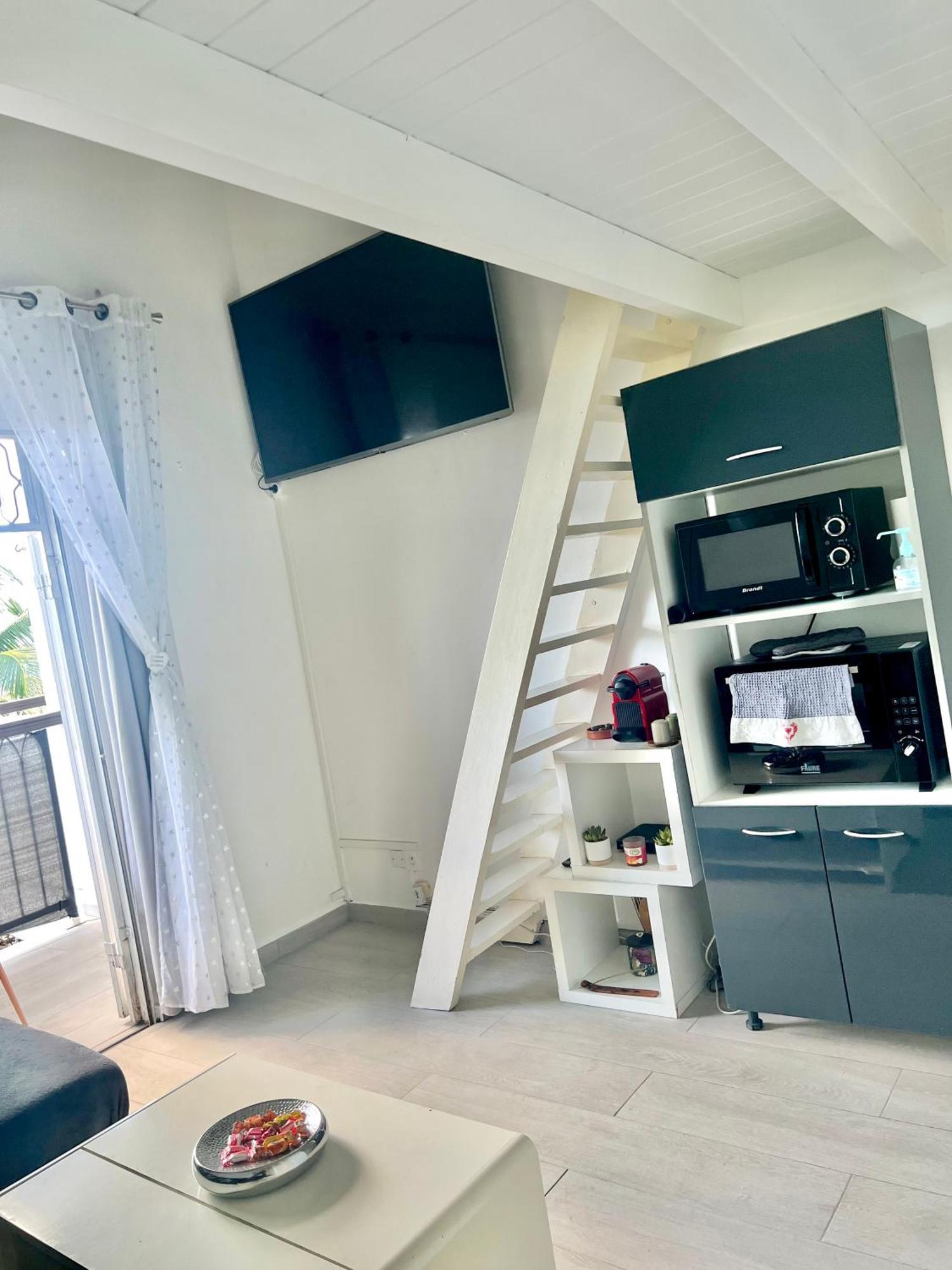 Duplex Marina Gosier- Vue Mer Et Bateaux Equipe D'Une Citerne Reliee A L'Eau De Ville 르 고지에 외부 사진