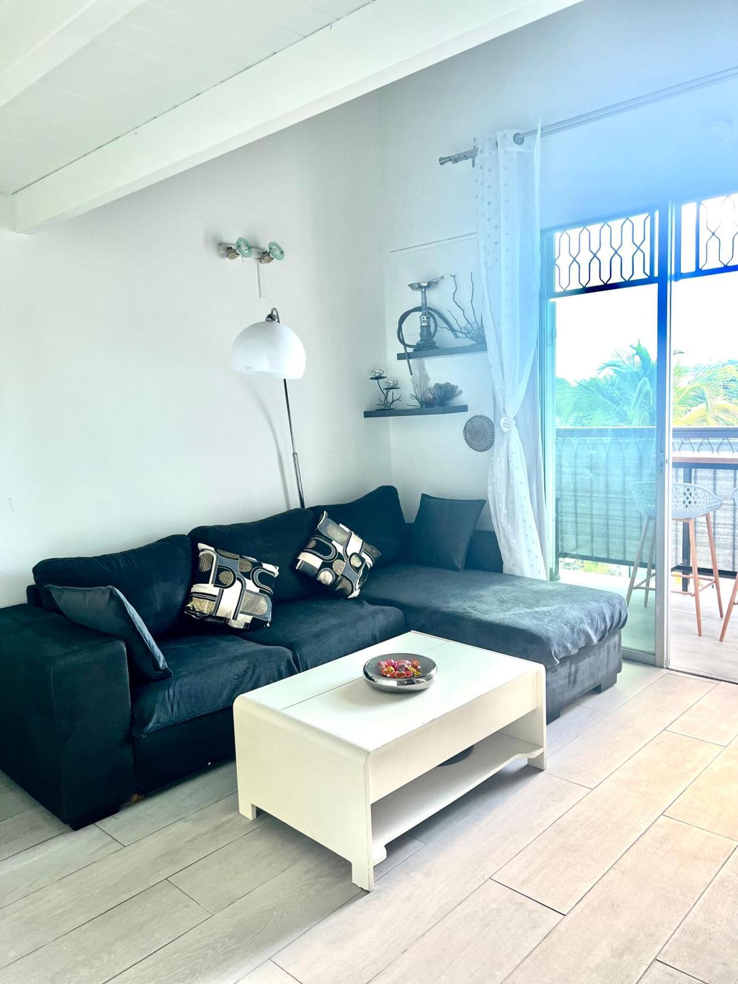 Duplex Marina Gosier- Vue Mer Et Bateaux Equipe D'Une Citerne Reliee A L'Eau De Ville 르 고지에 외부 사진